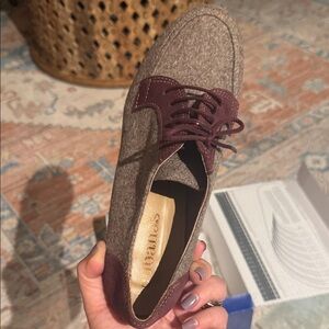 Stylish Women's Tan and Burgundy Loafers